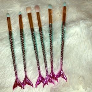 Makeup brushes